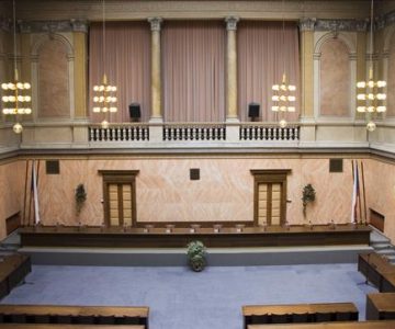 04_Snemovna_Ustavniho_soudu_-_pohled_z_galerie